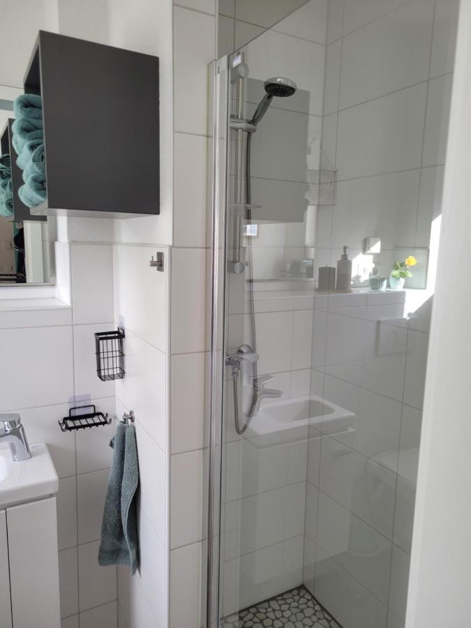 Lin'S Place - Private Room With Bath Near Fair Hannover Exterior photo